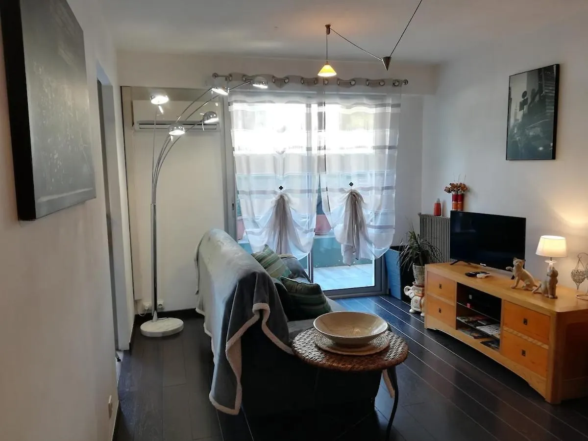 アパート ニースCosy F1 Avec Grande Terrasse A 2 Pas Du Tramwayアパートメント